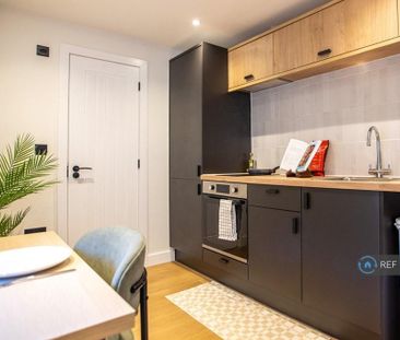 1 bedroom in a house share to rent - Photo 3