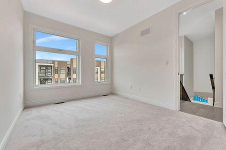 For Lease - 1404 Courtleigh Trail, Oakville, Ontario - Photo 5