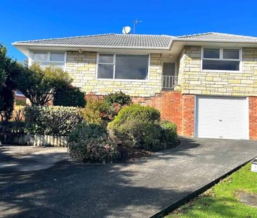 Sunny family house in the central Hillcrest. - Photo 3