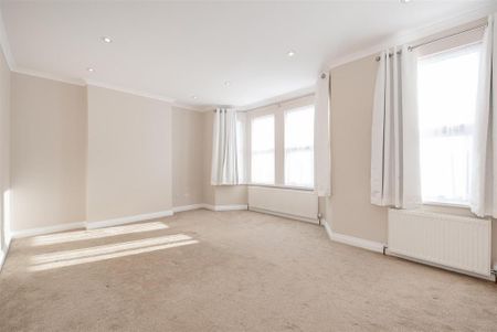 4 bedroom semi-detached house to rent - Photo 3