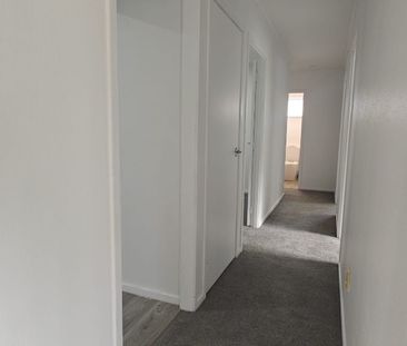 Property Management13A Aralia Road, Sunnynook - House for Rent - Photo 2