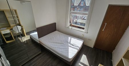 Flat 3, Brudenell Road, Hyde Park, Leeds, LS6 1JD - Photo 2