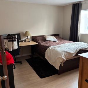 Logement à louer 5 1/2 rue Rouleau Saint-Hyacinthe près des services (hôpital, CLSC et Galeries Saint-Hyacinthe) - Photo 2