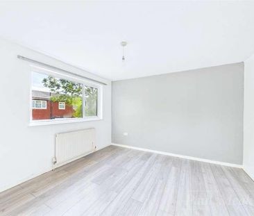 Underwood, New Addington, CR0 - Photo 3