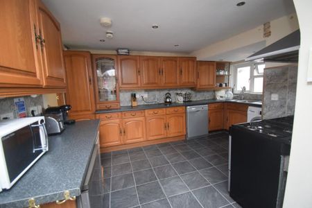 1 bedroom in a house share to rent - Photo 4