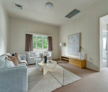 CHARMING, 3 BEDROOM HOUSE CLOSE TO QUT! - Photo 1