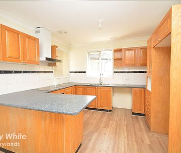 LARGE SIZED 3 BEDROOM HOME WITH AC! - Photo 5