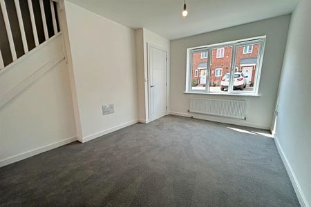 2 bedroom semi-detached house to rent - Photo 4