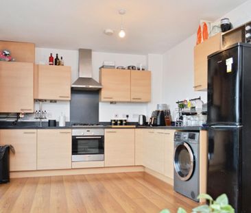 2 bedroom Flat To Let - Photo 4