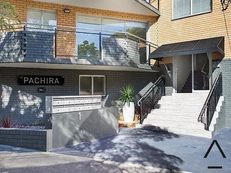 SUN DRENCHED NORTH FACING APARTMENT WITH WRAP AROUND BALCONY & LUG - Photo 4