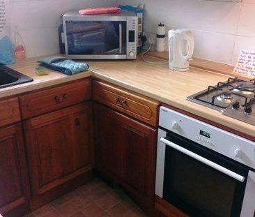 1 bedroom in a house share to rent - Photo 6