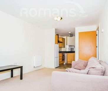 Coombe Way, Farnborough, GU14 - Photo 4