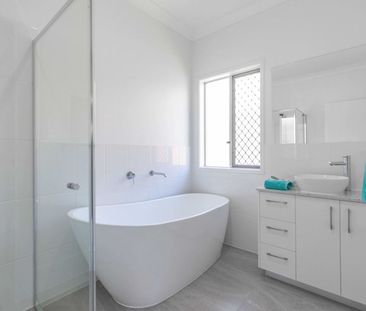 Stylish Hamptons Home in Great Location - Photo 5