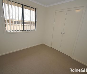 Charming 2 Bedroom Duplex - Photo 3