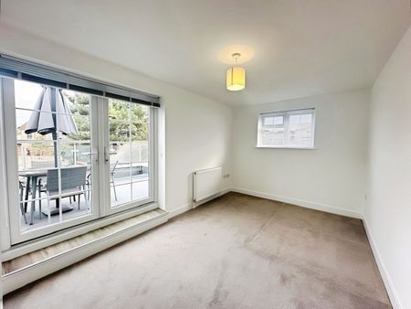 One-Bedroom Apartment - Photo 4