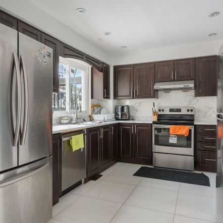 For Lease - 127 Fanshawe Drive, Brampton, Ontario - Photo 3