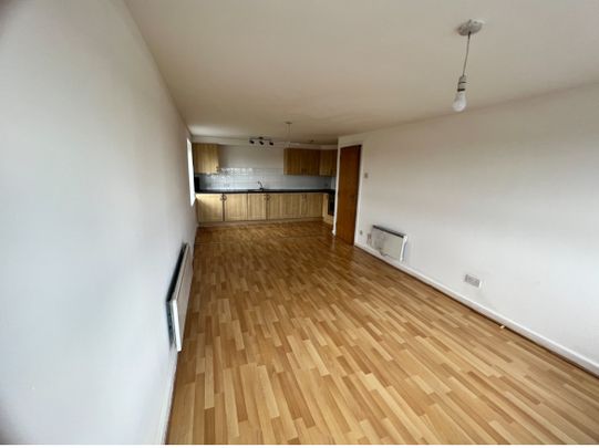 2 Bed Flat, City View, M7 - Photo 1