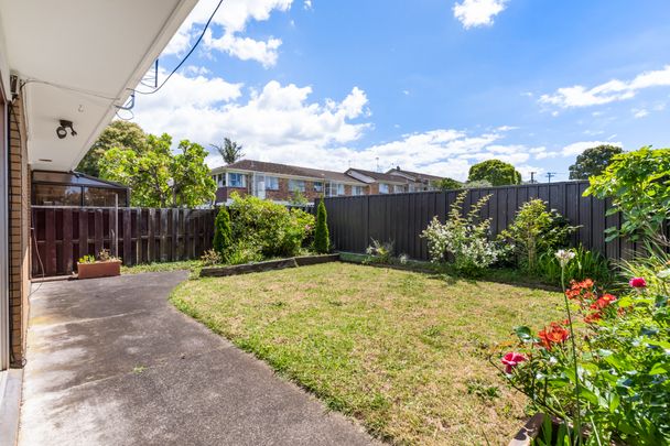 Renovated Luxury - Private Garden Oasis - Photo 1