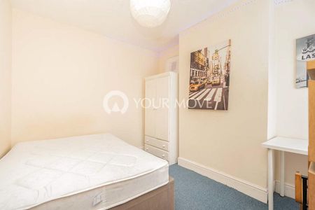 4 bedroom semi-detached house to rent - Photo 2