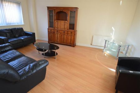 4 bedroom house to rent - Photo 2