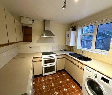 2 bedroom semi-detached house to rent - Photo 6