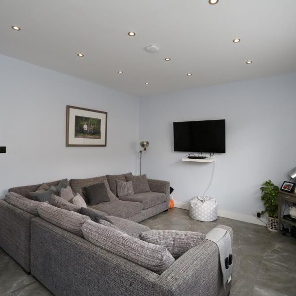 Gladstone Road, Surbiton - 3 bedrooms Property for lettings - Seymours - Photo 1