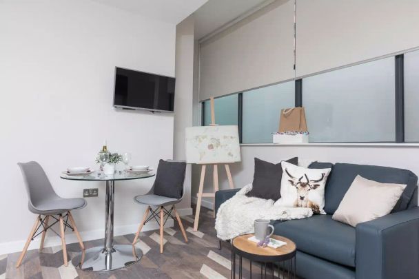 Studio Large - Photo 1