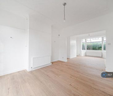 3 bedroom end of terrace house to rent - Photo 3