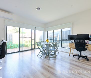 THREE BEDROOM TOWNHOUSE - Photo 6