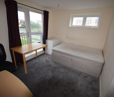 3 bedroom flat to rent - Photo 1