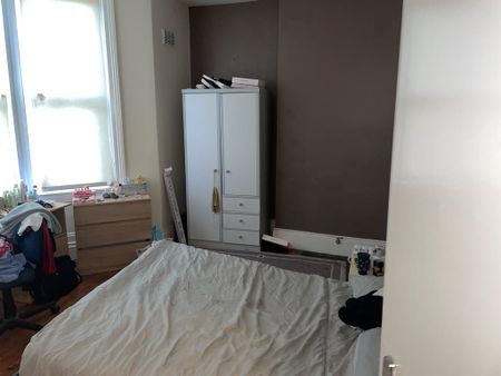 3 bedroom flat to rent - Photo 4