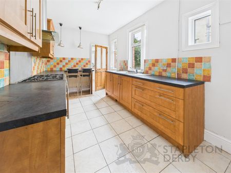 3 Bedroom Terraced House for Rent - Photo 5