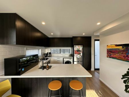 A stylish and sunny townhouse! - Photo 4