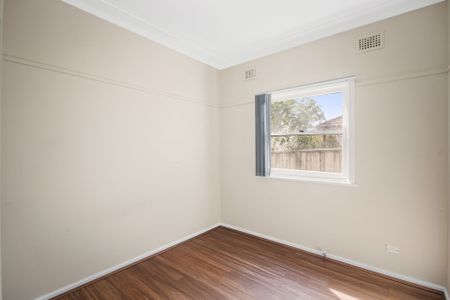 Freshly Renovated Three Bedroom Family Home!! - Photo 4