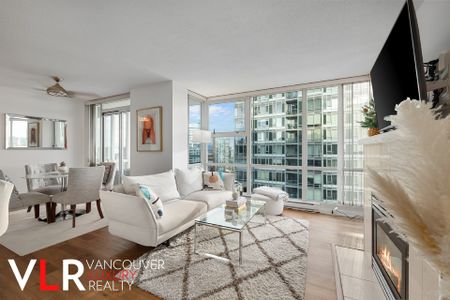 Condo in Downtown Vancouver, BC - Photo 2