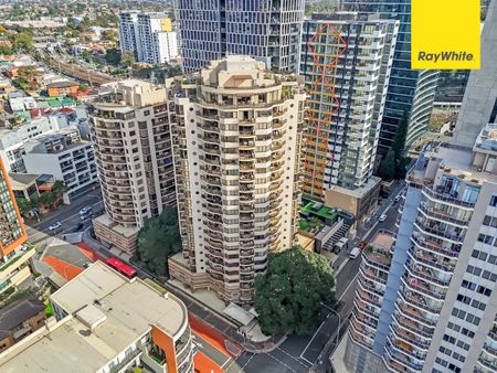 ONE BEDROOM SUN-DRENCHED NORTHEAST CORNER - Photo 2