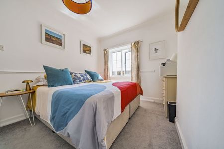 3 Bedroom - Photo 4