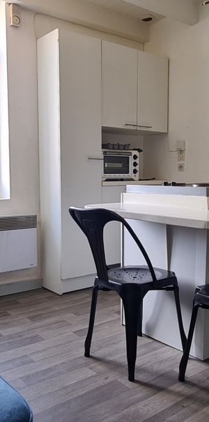 Location Appartement 1 pièce 17m² ARMENTIERES 59280 - Photo 1