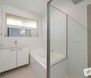 COSY 2 BEDROOM UNIT IN BEACONSFIELD - Photo 2