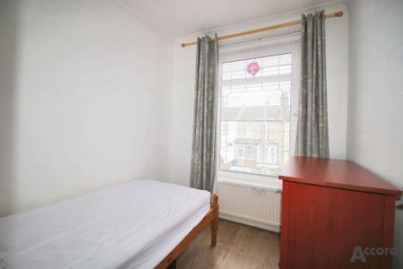 3 bedroom terraced house to rent - Photo 4