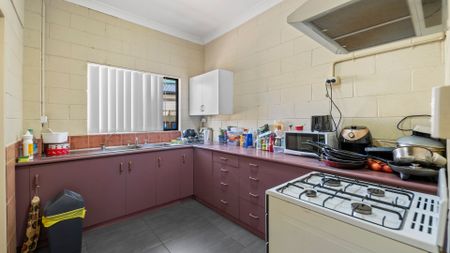 Two bedroom ground floor Unit - Photo 4