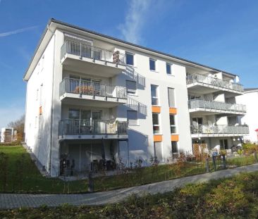 Moderne 4-Zimmer-Dachgeschoss-Wohnung mit Einbauküche und Aufzug im... - Foto 1