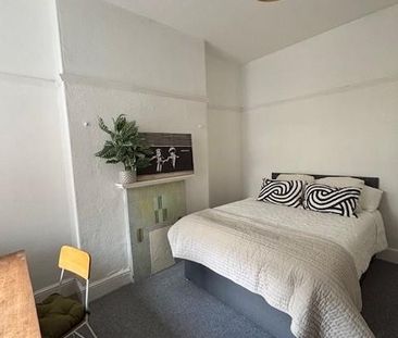 4 bedroom terraced house to rent - Photo 3