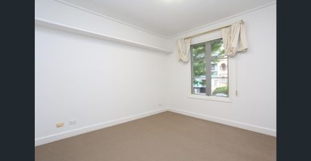One bedroom at number one! - Photo 3