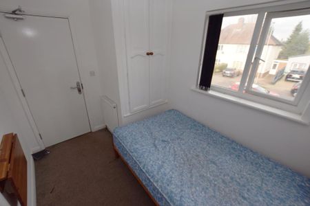 5 bedroom semi-detached house to rent - Photo 4