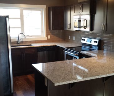 Lowest price ever..Few years old 2 bdrms plus den Townhouse in Cove... - Photo 4