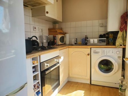 2 bedroom flat to rent - Photo 3