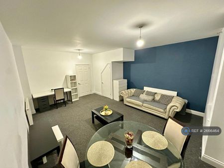 1 bedroom in a house share to rent - Photo 4