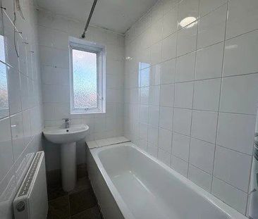 three/Four bedroom family house - dagenham - Photo 2