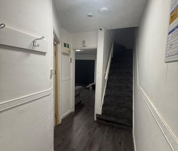Room in a Shared House, Nansen Road, B8 - Photo 6